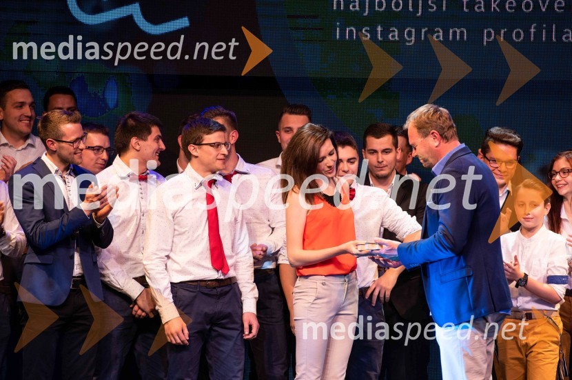  Marko Jenko, ansambel Kerlci;  Tomaž Škrlep, ansambel Kerlci;  Matija Škrlep, ansambel Kerlci;  Manca Kavčič Zupan, ansambel Kerlci;  Marko Škriba, direktor znamke Volkswagen pri Porsche Slovenija d.o.o.Volkswagen Špila, finalni koncert