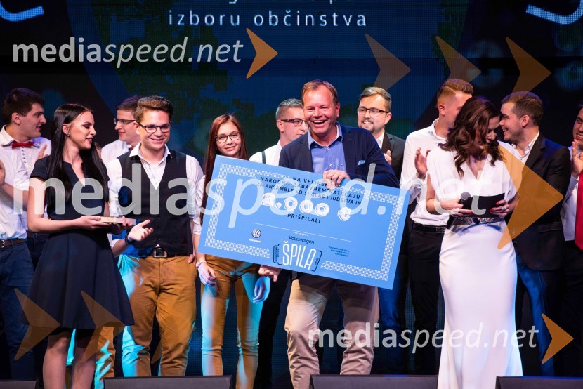  Luka Lenart, skupina Lenarti;  Nika Lenart, skupina Lenarti;  Marko Škriba, direktor znamke Volkswagen pri Porsche Slovenija d.o.o.;  Natalija Verboten, pevkaVolkswagen Špila, finalni koncert