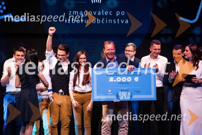  Luka Lenart, skupina Lenarti;  Nika Lenart, skupina Lenarti;  Marko Škriba, direktor znamke Volkswagen pri Porsche Slovenija d.o.o.Volkswagen Špila, finalni koncert