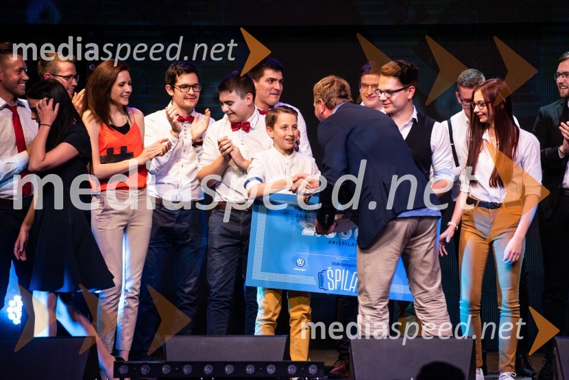  Manca Kavčič Zupan, ansambel Kerlci;  Matej Zupan, ansambel Kerlci;  David Ravnikar, ansambel Kerlci;  Tomaž Škrlep, ansambel Kerlci;  Blaž Lenart, skupina Lenarti;  Marko Škriba, direktor znamke Volkswagen pri Porsche Slovenija d.o.o.;  Luka Lenart, skupina Lenarti;  Nika Lenart, skupina LenartiVolkswagen Špila, finalni koncert