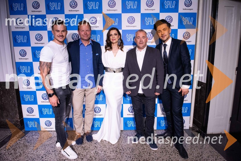  Anže  Zavrl, skupina Gadi;  Marko Škriba, direktor znamke Volkswagen pri Porsche Slovenija d.o.o.;  Natalija Verboten, pevka;  Primož Grašič, glasbenik;  Aleš Vovk - Raay, glasbenik, duo MaraayaVolkswagen Špila, finalni koncert