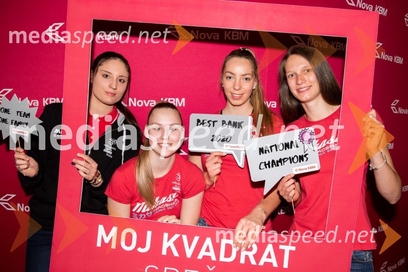  Ana Mojca Krajnc, OK Nova KBM Branik;  Nika Dobaj, OK Nova KBM Maribor;  Alja Jerala, OK Nova KBM Branik;  ... Sprejem odbojkaric klub Nova KBM Branik