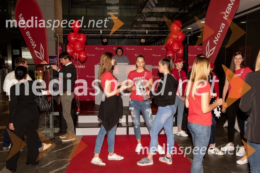 Sprejem odbojkaric klub Nova KBM Branik