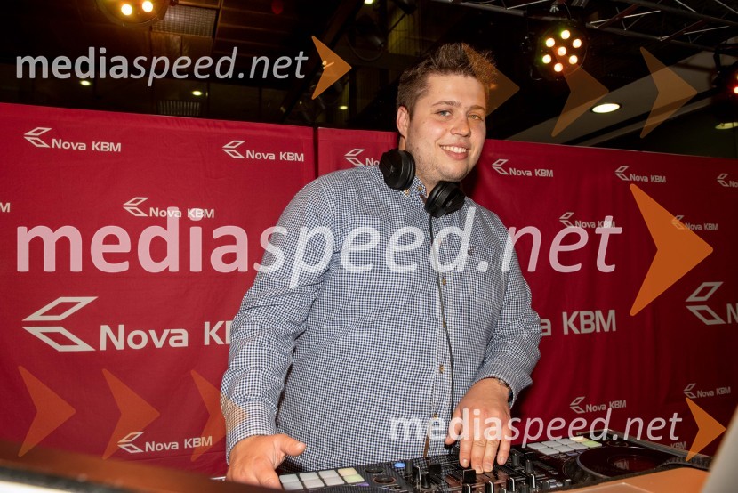 Sprejem odbojkaric klub Nova KBM Branik