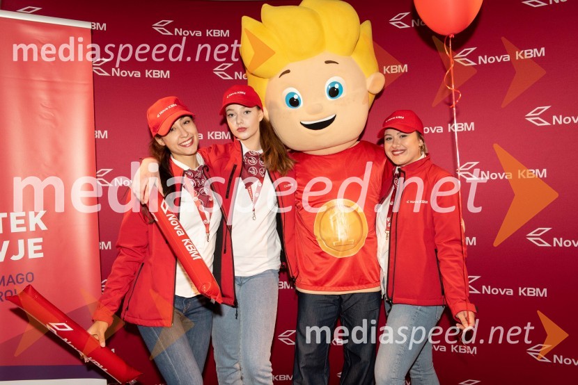 Sprejem odbojkaric klub Nova KBM Branik