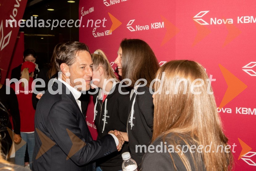  John Denhof, predsednik uprave NKBMSprejem odbojkaric klub Nova KBM Branik