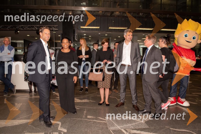 Sprejem odbojkaric klub Nova KBM Branik