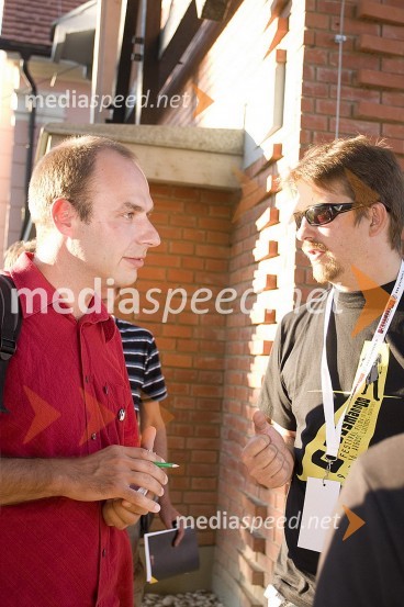 Gorazd Trušnovec in Peter Beznec, organizator in nekdanji član skupine Posodi Mi JürjaGrossmanov festival filma in vina, 3. dan