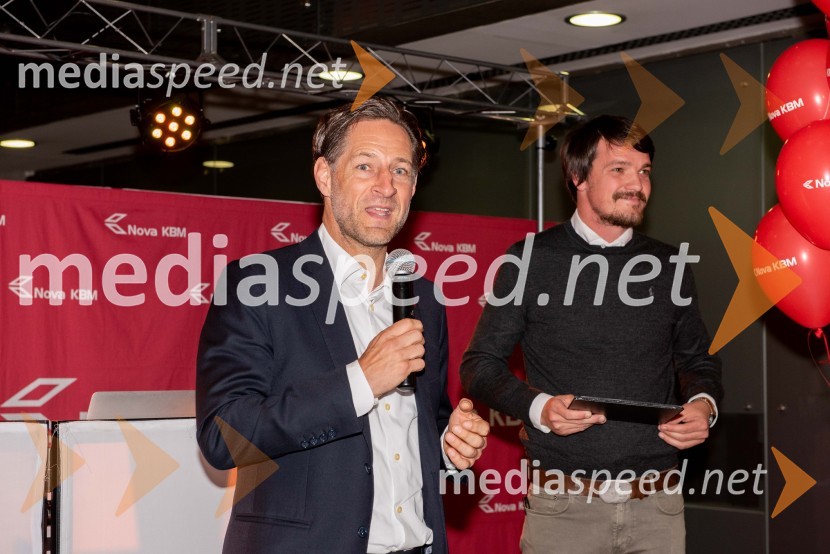  John Denhof, predsednik uprave NKBM;  Mitja Šeško, moderator prireditev Sprejem odbojkaric klub Nova KBM Branik