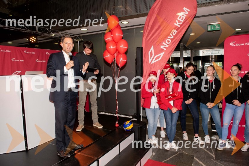  John Denhof, predsednik uprave NKBMSprejem odbojkaric klub Nova KBM Branik