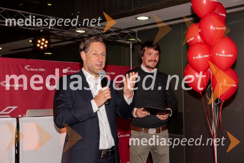  John Denhof, predsednik uprave NKBM;  Mitja Šeško, moderator prireditev Sprejem odbojkaric klub Nova KBM Branik