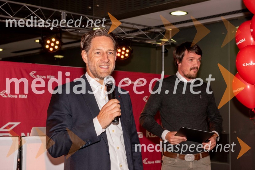  John Denhof, predsednik uprave NKBM;  Mitja Šeško, moderator prireditev Sprejem odbojkaric klub Nova KBM Branik