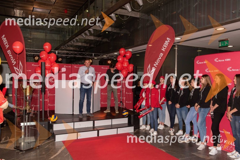  Mitja Koželj, direktor Nove KBM BranikSprejem odbojkaric klub Nova KBM Branik