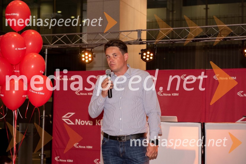  Mitja Koželj, direktor Nove KBM BranikSprejem odbojkaric klub Nova KBM Branik