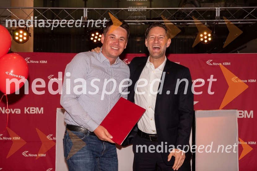  Mitja Koželj, direktor Nove KBM Branik;  John Denhof, predsednik uprave NKBMSprejem odbojkaric klub Nova KBM Branik