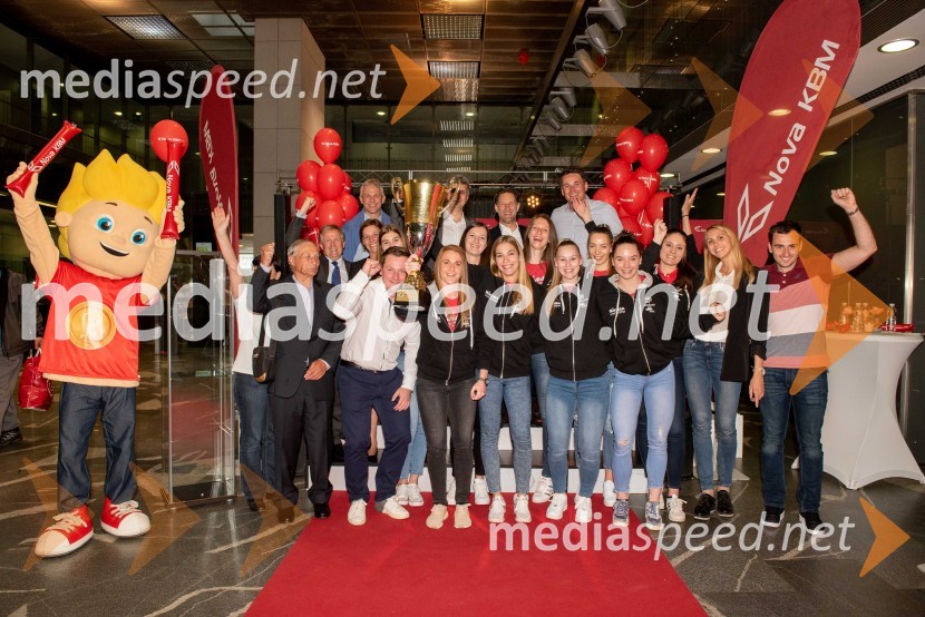 Sprejem odbojkaric klub NKBM BranikSprejem odbojkaric klub Nova KBM Branik