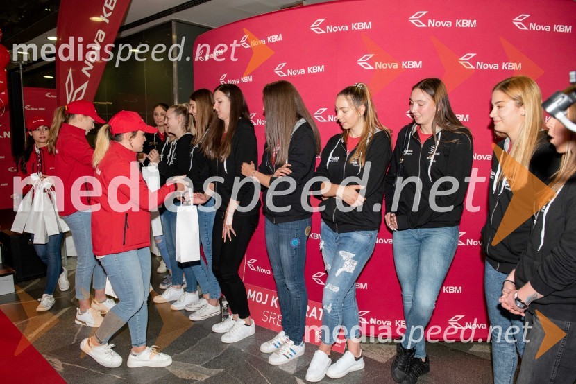 Sprejem odbojkaric klub Nova KBM Branik