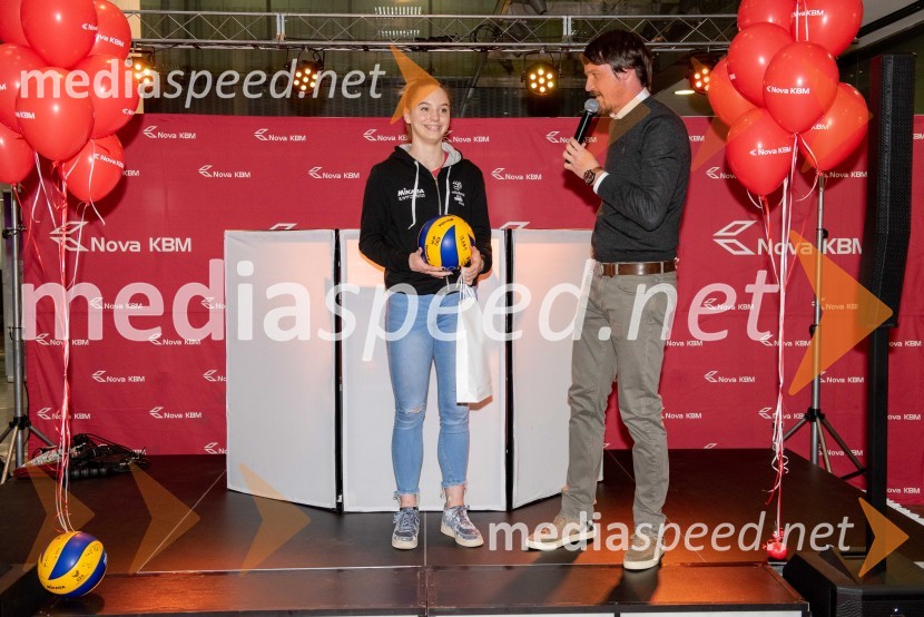  ... ;  Mitja Šeško, moderator prireditev Sprejem odbojkaric klub Nova KBM Branik