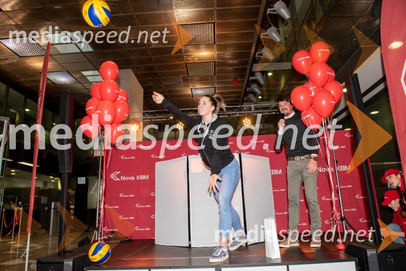 Sprejem odbojkaric klub Nova KBM Branik