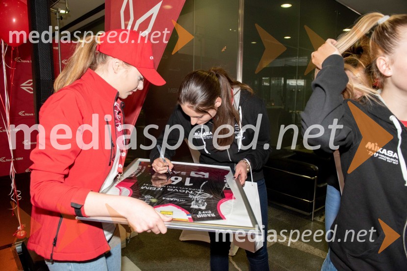 Sprejem odbojkaric klub NKBM BranikSprejem odbojkaric klub Nova KBM Branik