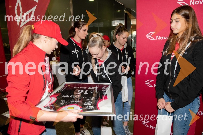 Sprejem odbojkaric klub Nova KBM Branik