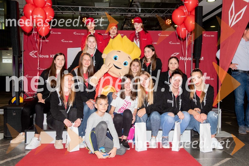 Sprejem odbojkaric klub Nova KBM Branik