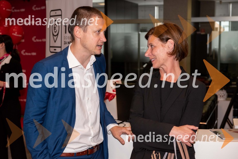 Sprejem odbojkaric klub Nova KBM Branik