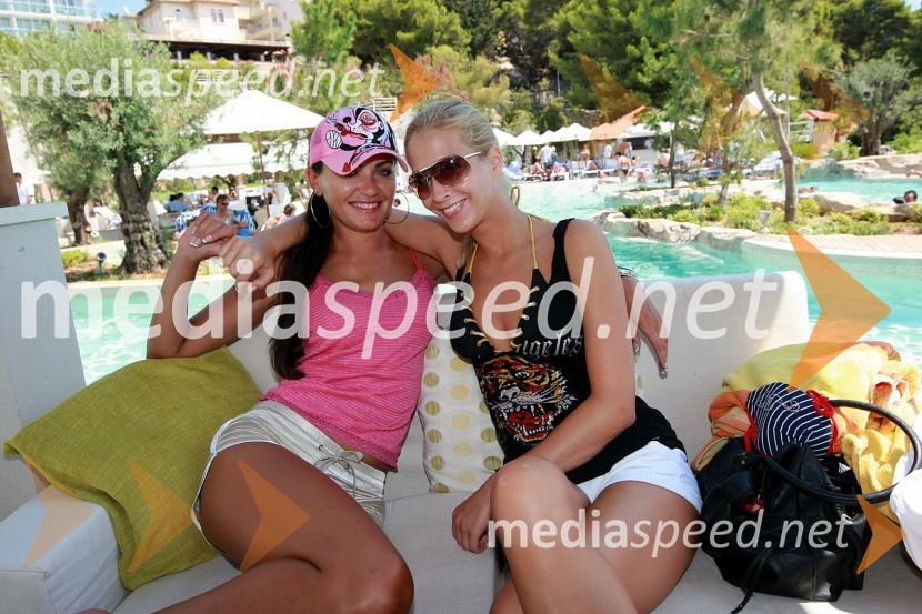 Iryna Osypenko, manekenka in Sara Hudarin, Top model JV EvropeZnani Slovenci na počitnicah