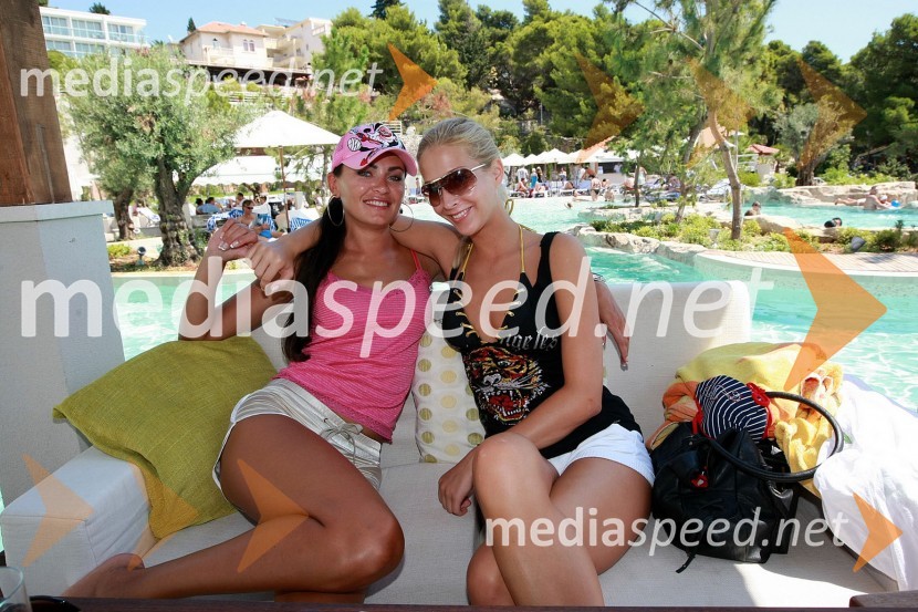 Iryna Osypenko, manekenka in Sara Hudarin, Top model JV EvropeZnani Slovenci na počitnicah