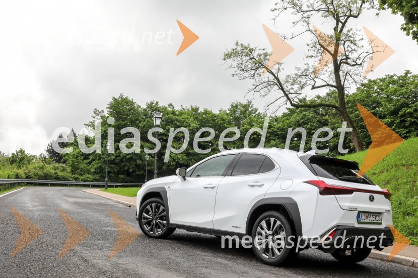 Lexus UX 2019 (ZA10)Lexus UX, slovenska predstavitev