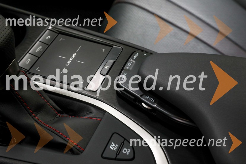 Lexus UX 2019 (ZA10)Lexus UX, slovenska predstavitev