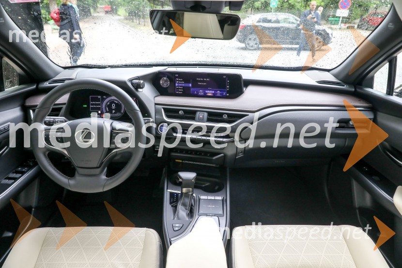 Lexus UX 2019 (ZA10)Lexus UX, slovenska predstavitev