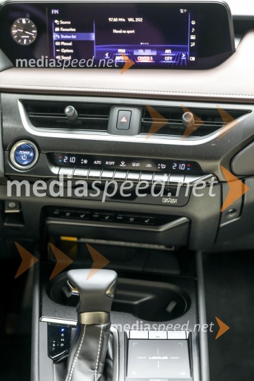 Lexus UX 2019 (ZA10)Lexus UX, slovenska predstavitev