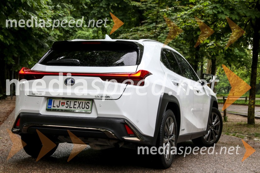 Lexus UX 2019 (ZA10)Lexus UX, slovenska predstavitev