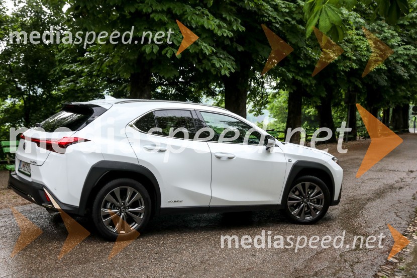 Lexus UX 2019 (ZA10)Lexus UX, slovenska predstavitev