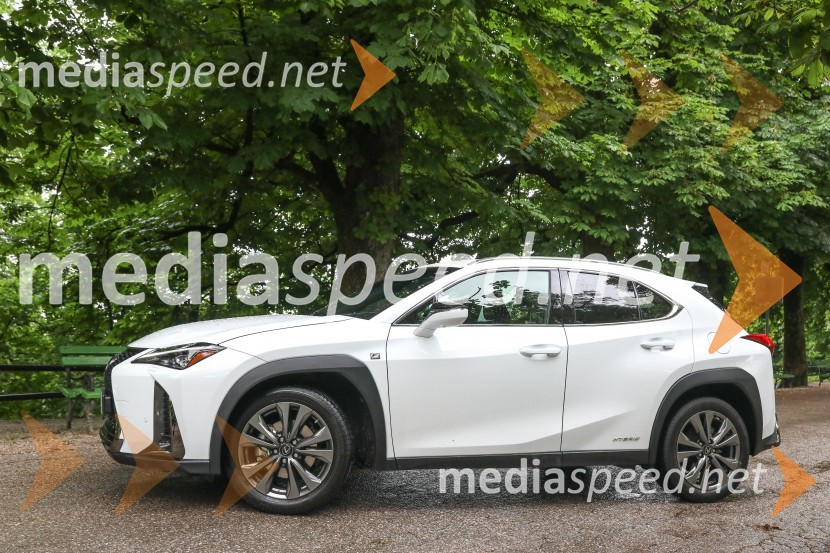 Lexus UX 2019 (ZA10)Lexus UX, slovenska predstavitev