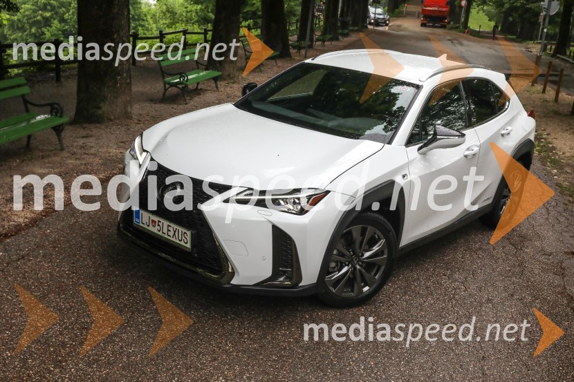 Lexus UX 2019 (ZA10)Lexus UX, slovenska predstavitev