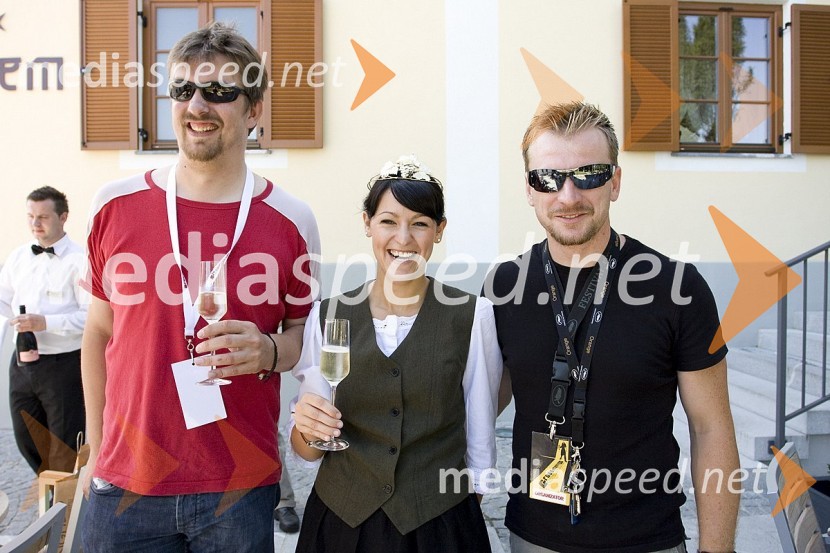 Peter Beznec, organizator in nekdanji član skupine Posodi Mi Jürja,  	Antonija Podnar, Martina 13., Vinska kraljica Ljutomera in Borut Horvat, organizator in nekdanji član skupine Posodi Mi JürjaGrossmanov festival filma in vina, 6. dan