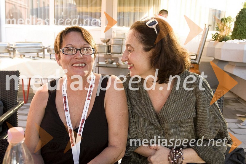 Soproga Briana Yuzne, ameriškega režiserja in producenta in Narcisa Šijan, soproga Slobodana Šijana, srbskega režiserjaGrossmanov festival filma in vina, 6. dan