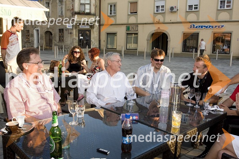 Brian Yuzna in Roger Corman, ameriška producenta in režiserja, Peter Beznec in Borut Horvat organizatorja in nekdanja člana skupine Posodi Mi JürjaGrossmanov festival filma in vina, 6. dan