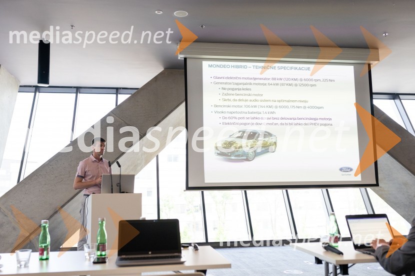  Matjaž Vrhovec, tehnični strokovnjak za vozila znamke FordFord Mondeo hibrid karavan, slovenska predstavitev