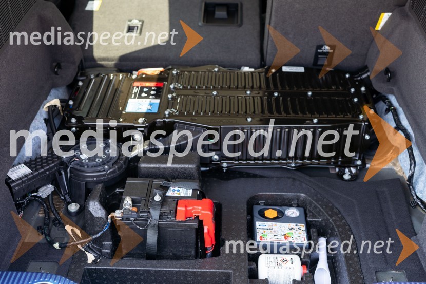 Ford Mondeo hibrid karavanFord Mondeo hibrid karavan, slovenska predstavitev