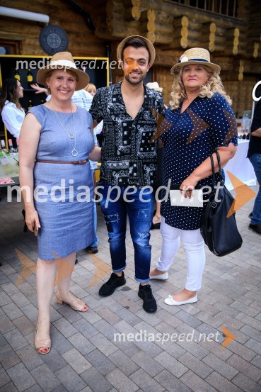  Simona  Dakič Nemanič, urednica revije Zvezde;  Gašper Rifelj, pevec;  Carmen Leban, novinarkaZvezde pod klobuki 2019