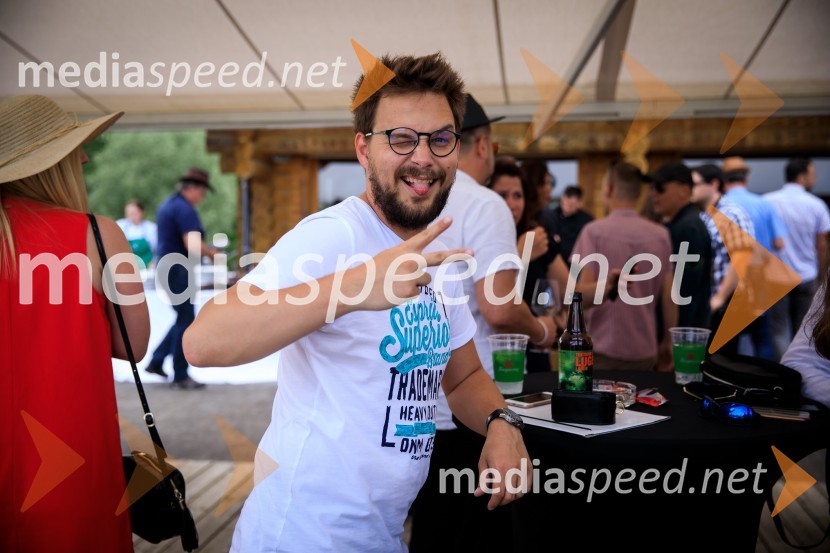  Nejc Šmit, improvizator, stand up komik, glasbenikZvezde pod klobuki 2019
