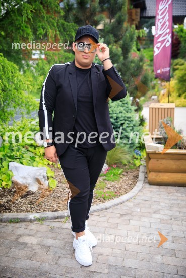  Tilen Lotrič, pevecZvezde pod klobuki 2019
