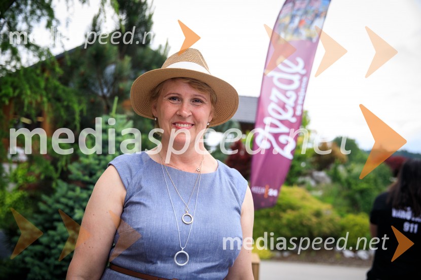  Simona  Dakič Nemanič, urednica revije ZvezdeZvezde pod klobuki 2019