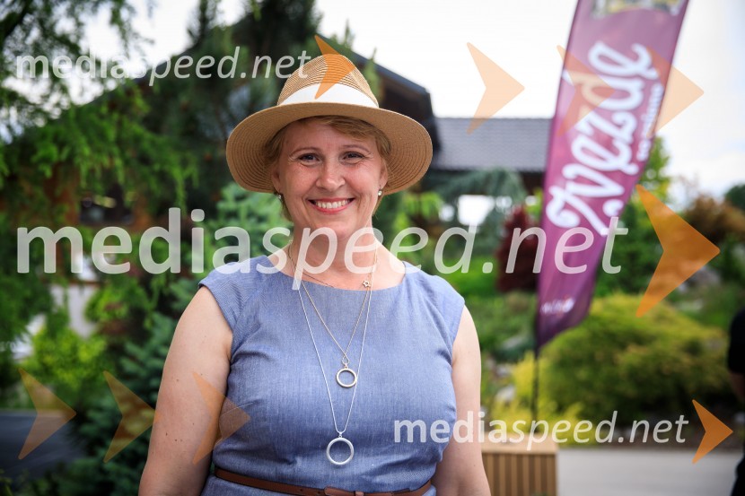  Simona  Dakič Nemanič, urednica revije ZvezdeZvezde pod klobuki 2019