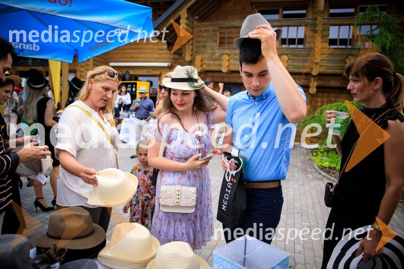  ... ;  Sandra Salihović, tekmovalka MasterChef 2019;  Anže Kuplenik, tekmovalec MasterChef 2019;  Špela Golob, tekmovalka MasterChef 2019Zvezde pod klobuki 2019