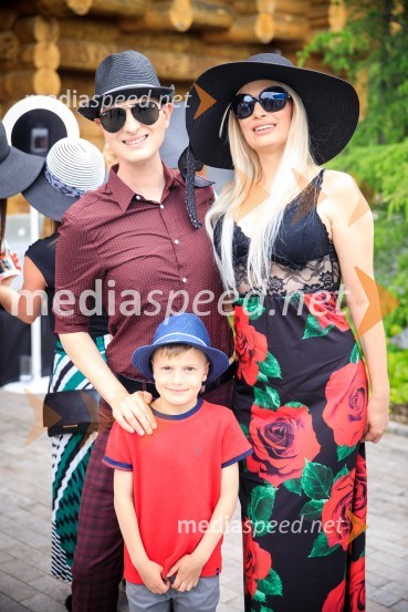  Damjan Murko, pevec;  Tiar Murko;  Maja Žilavec MurkoZvezde pod klobuki 2019