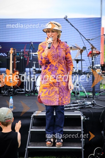  Romana  Krajnčan, pevkaZvezde pod klobuki 2019
